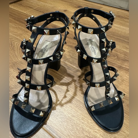 Valentino Rockstud Leather Sandal - Picture 4 of 7
